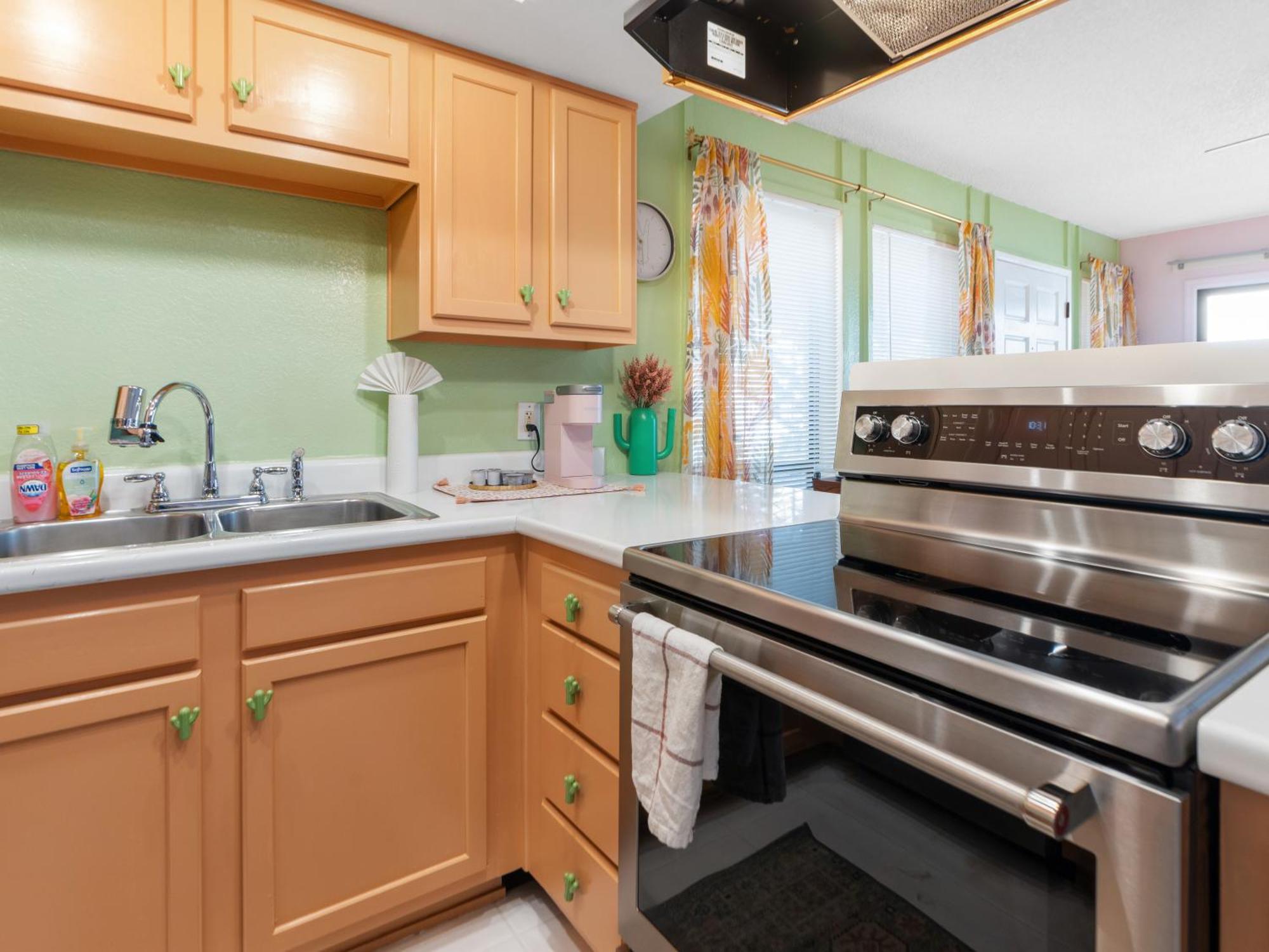 Modernized 1br W Shared Pool &