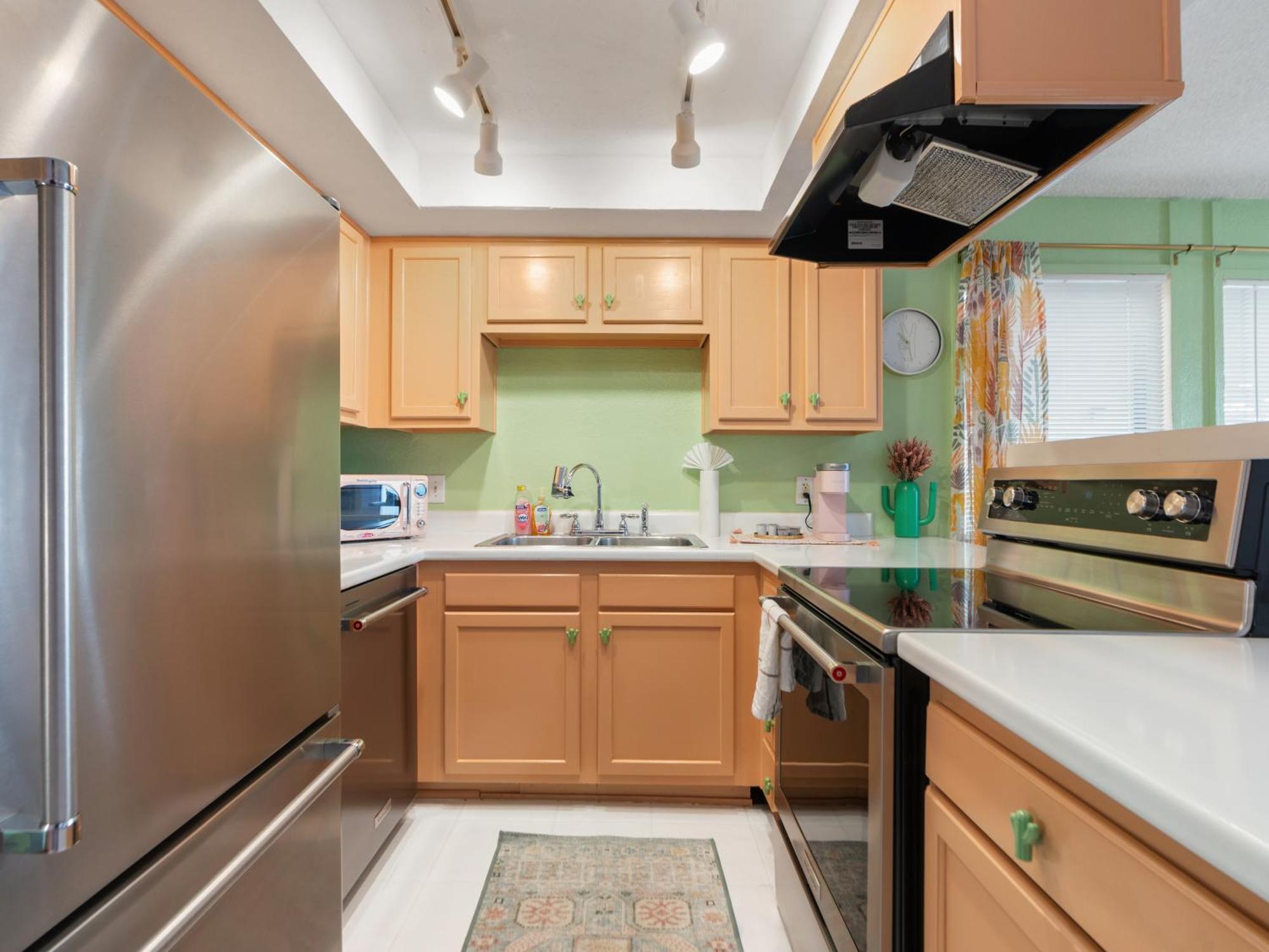 Modernized 1br W Shared Pool & *