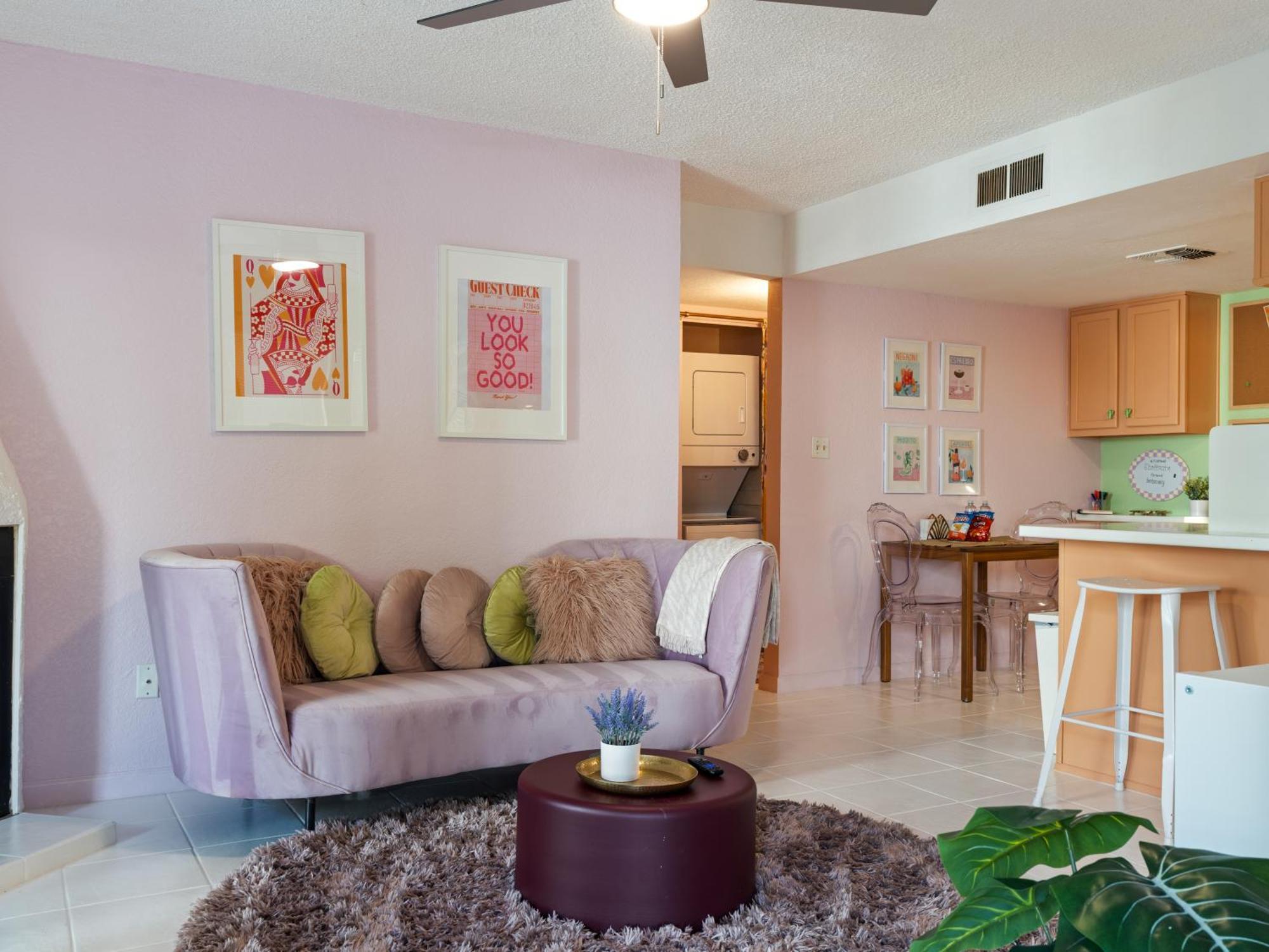Modernized 1br W Shared Pool & Holiday home