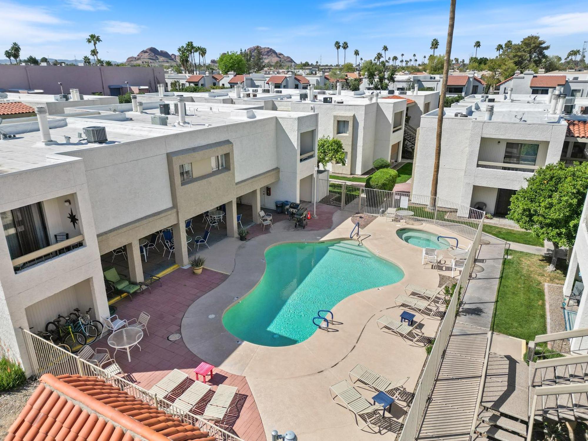 Holiday home Modernized 1br W Shared Pool &